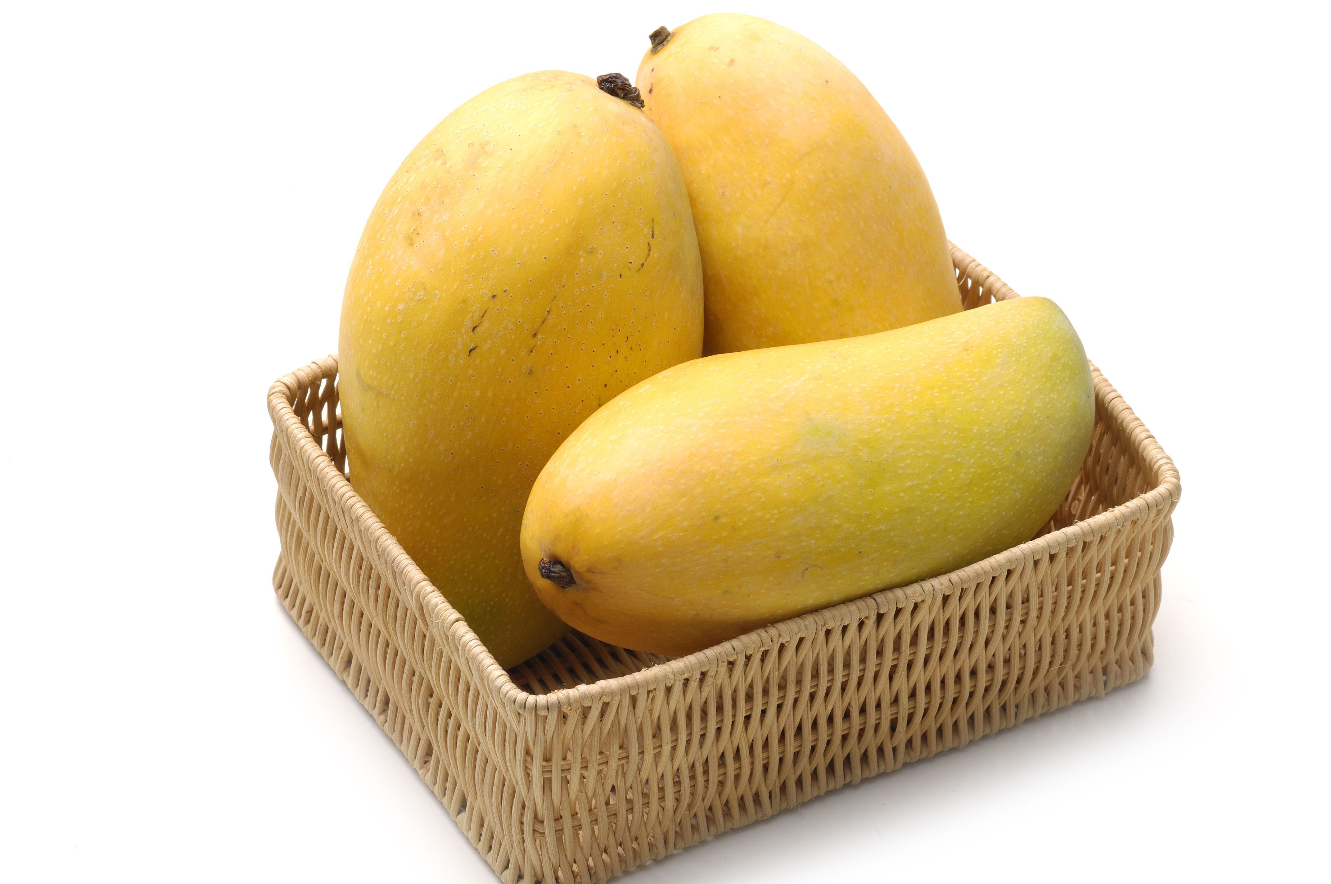 Манго купить озон. Манго Sindhri. Pakistani Mango. Манго Атаульфо. Желтый фрукт.