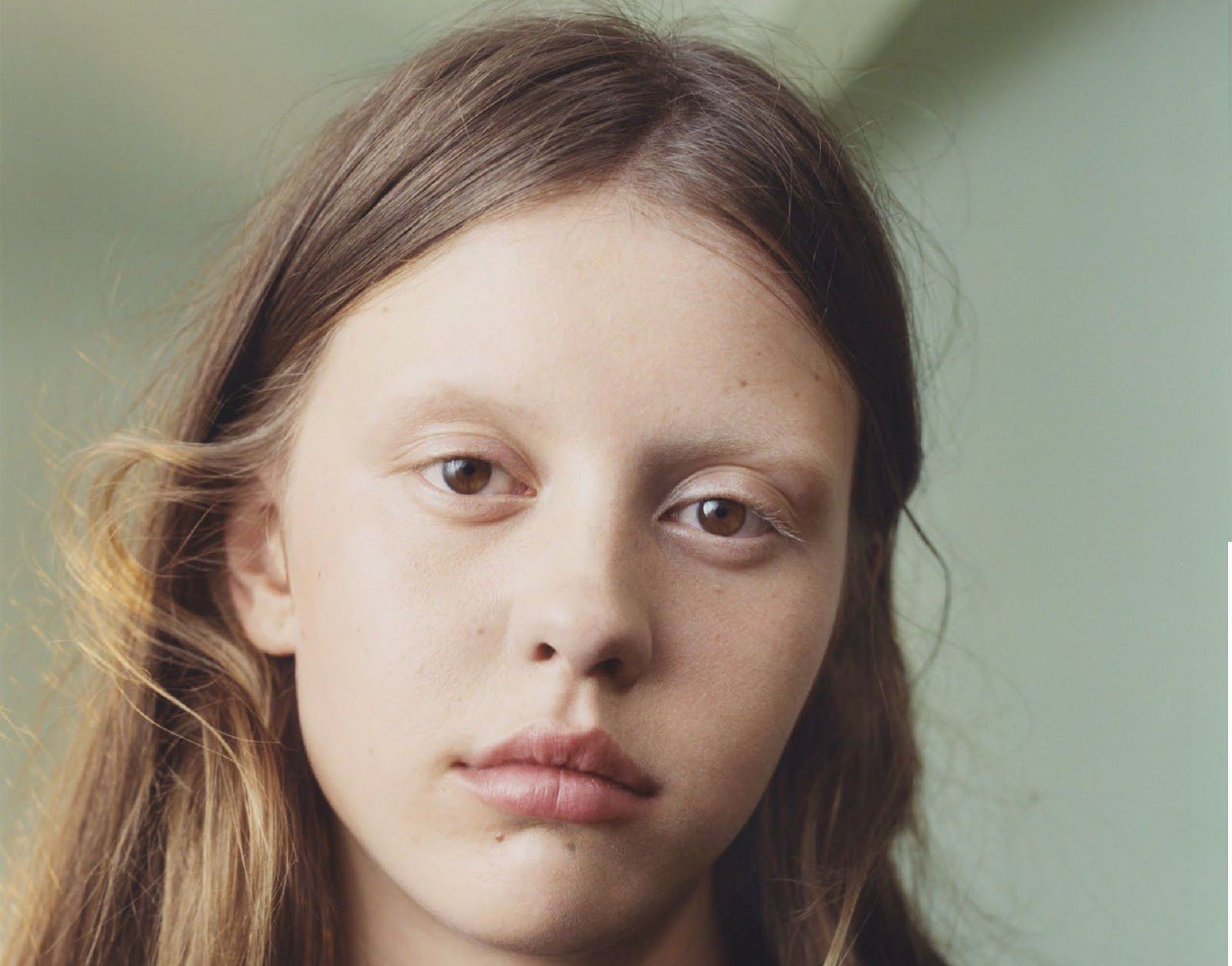 Миа год. Миа гот. Миа гот Mia goth. Гот Миа 1992. Миа гот с бровями.