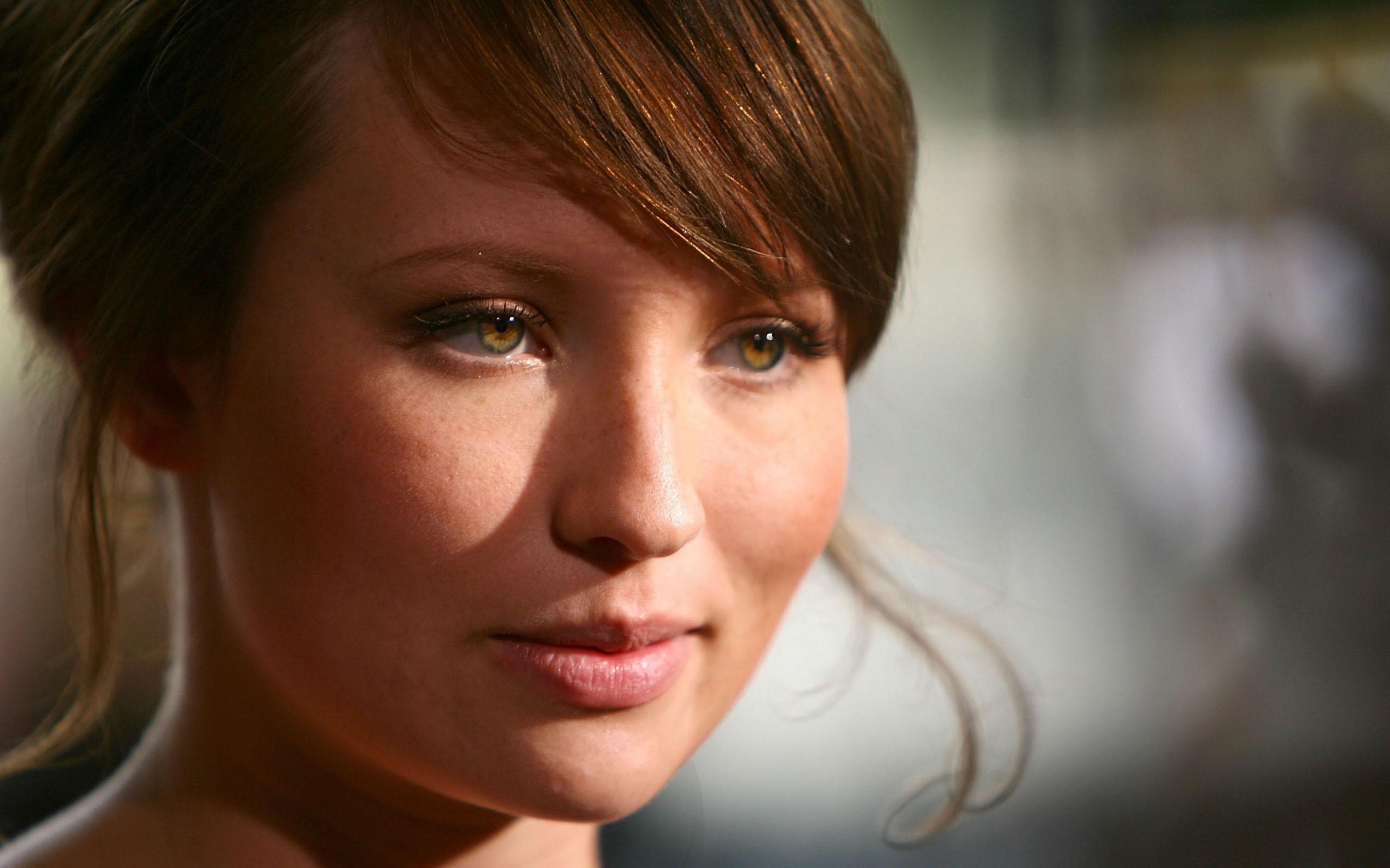 Emily Browning Wallpapers Images Photos Pictures Backgrounds